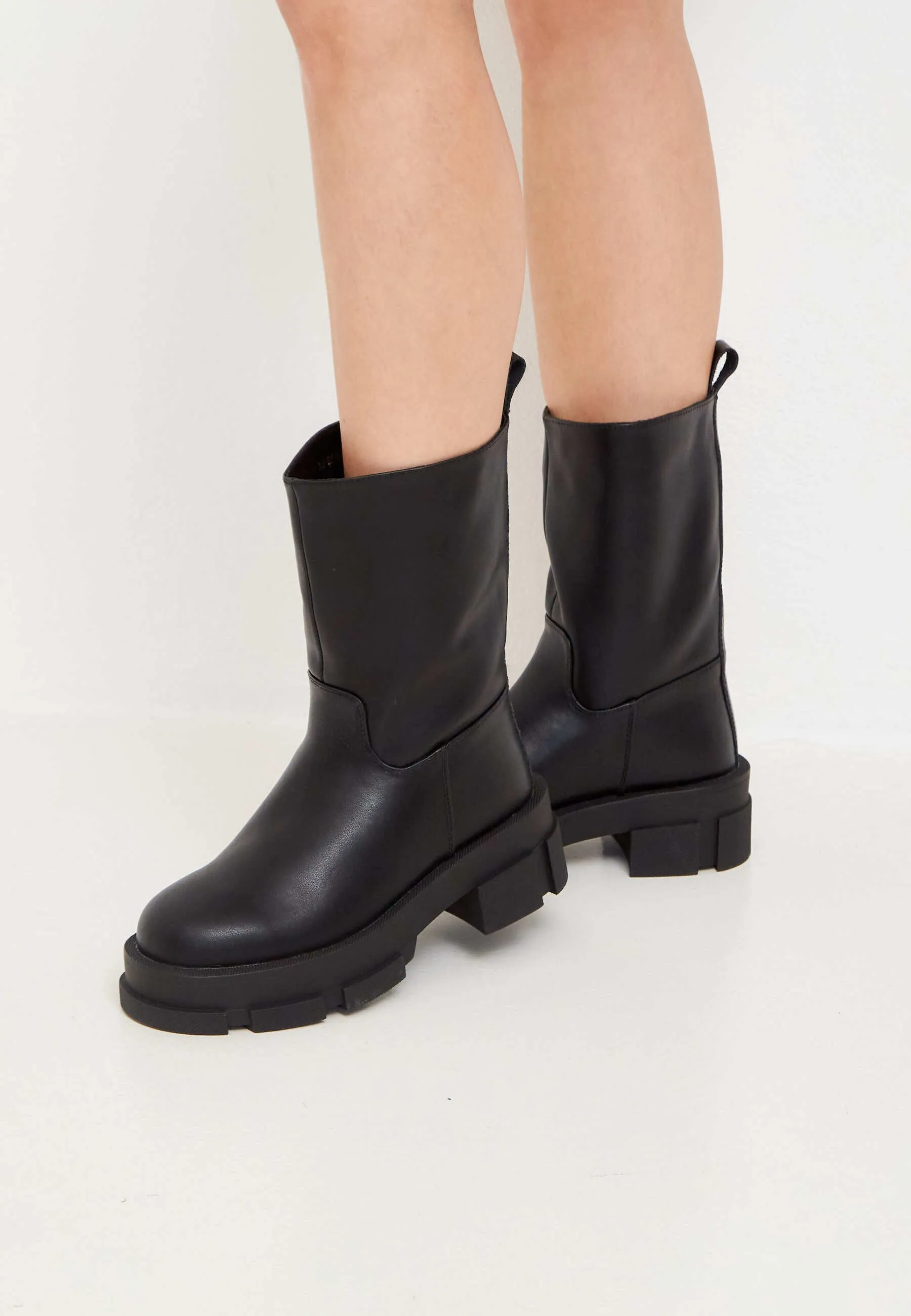 Chunky Sole Leather Ankle Boots - Black