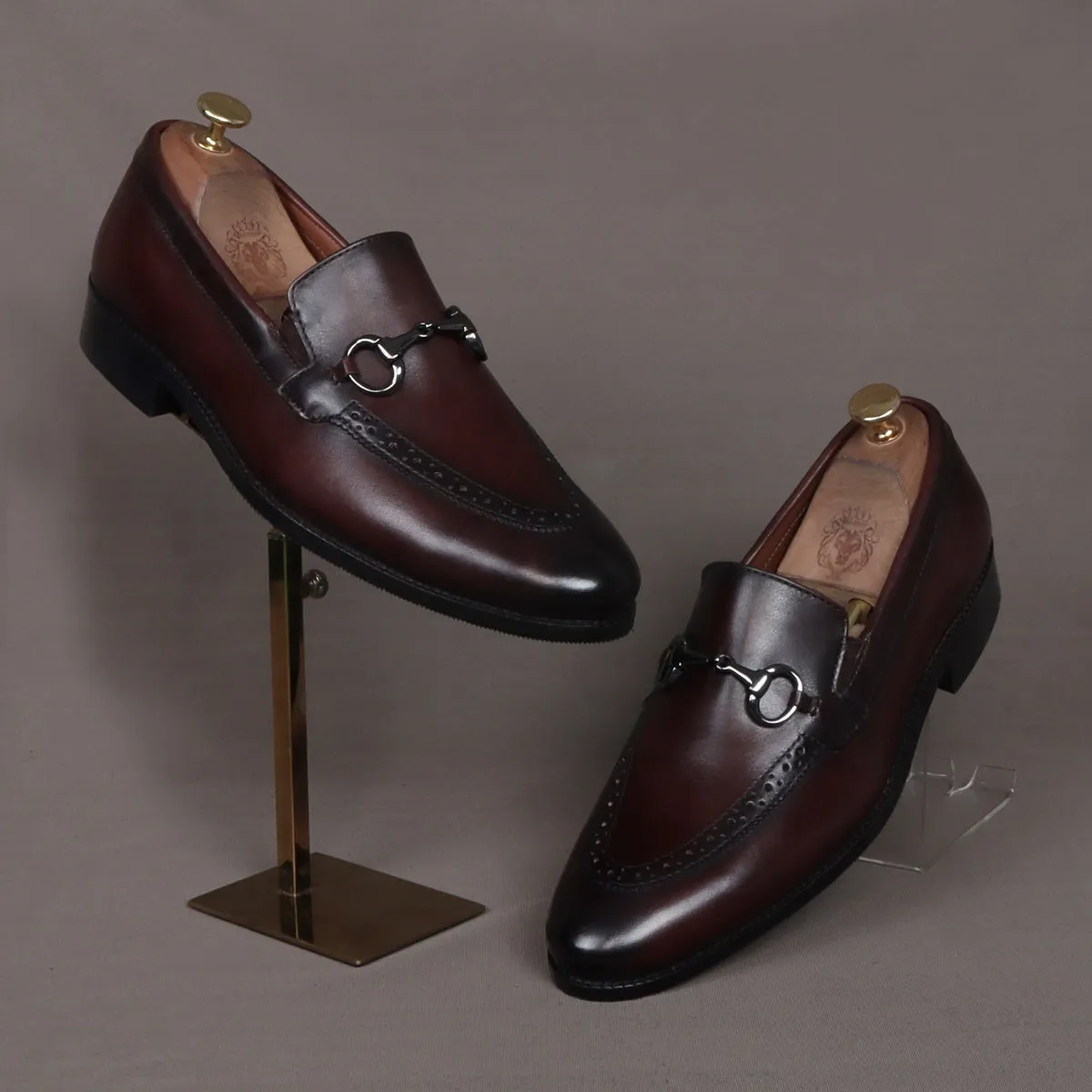 Contrasting Leather Loafers in Dark Brown Color